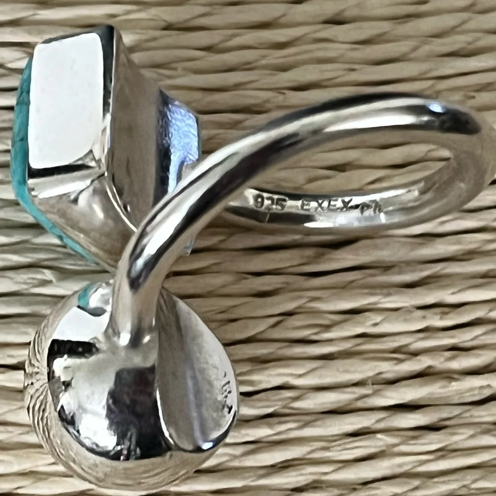TURQUOISE & STERLING SILVER PRE-LOVED AUTHENTIC STYLE  DESIGN RING